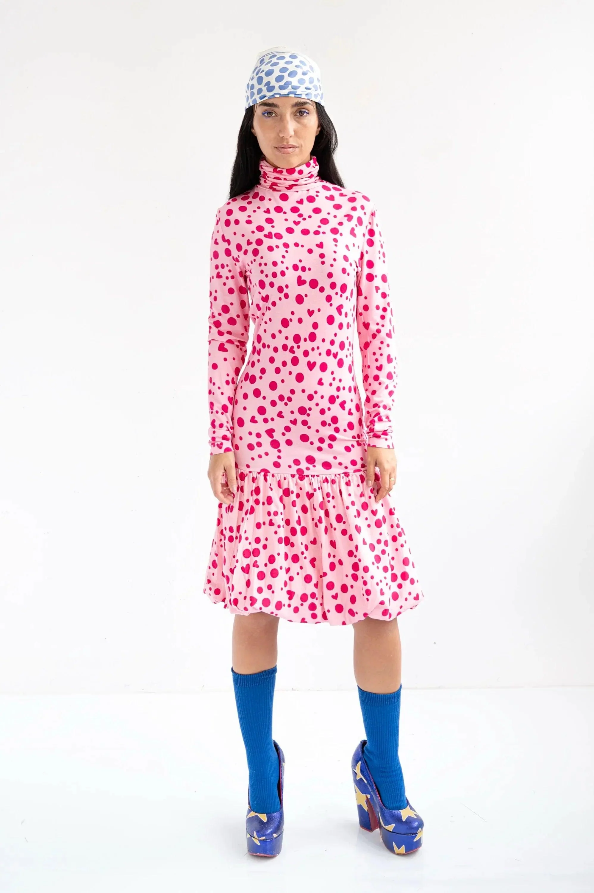 VESTIDO CORTO TOPOS CORAZONES ROSA